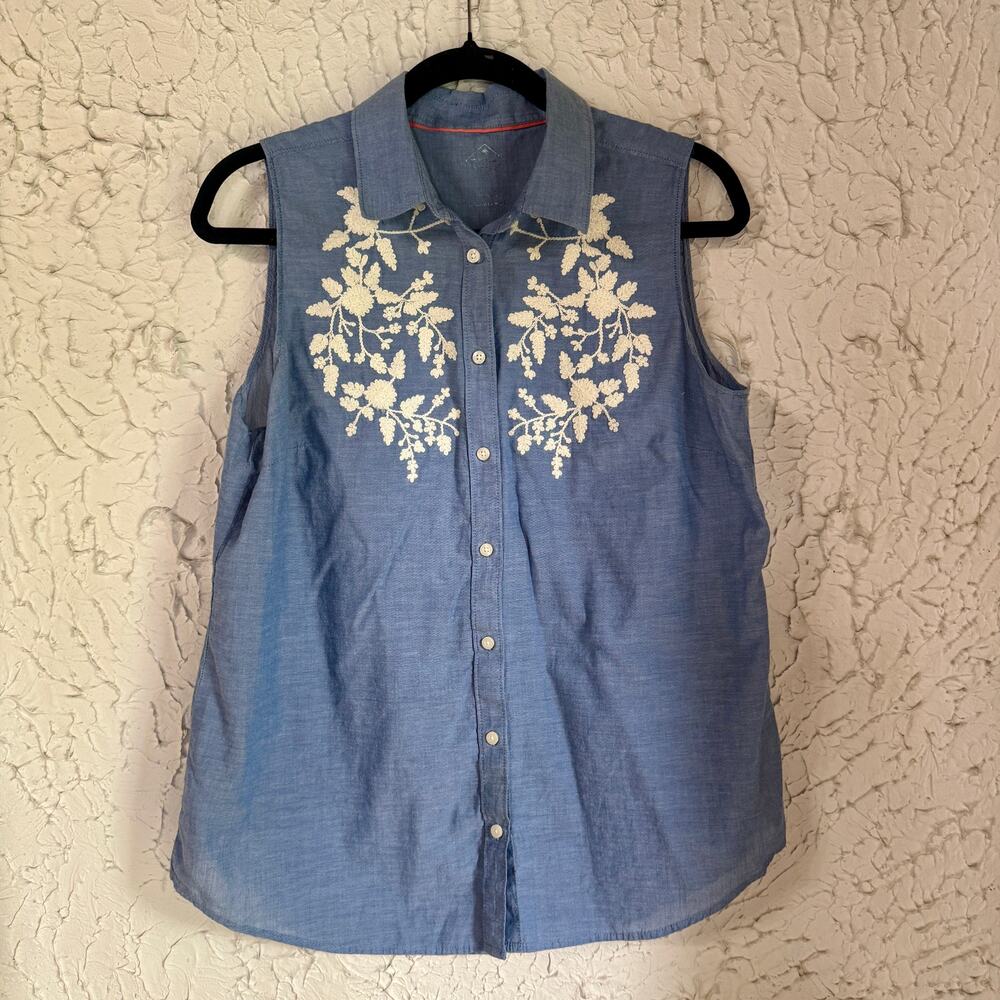 St. John's Bay Embroidered Chambray Sleeveless Button Front Top L